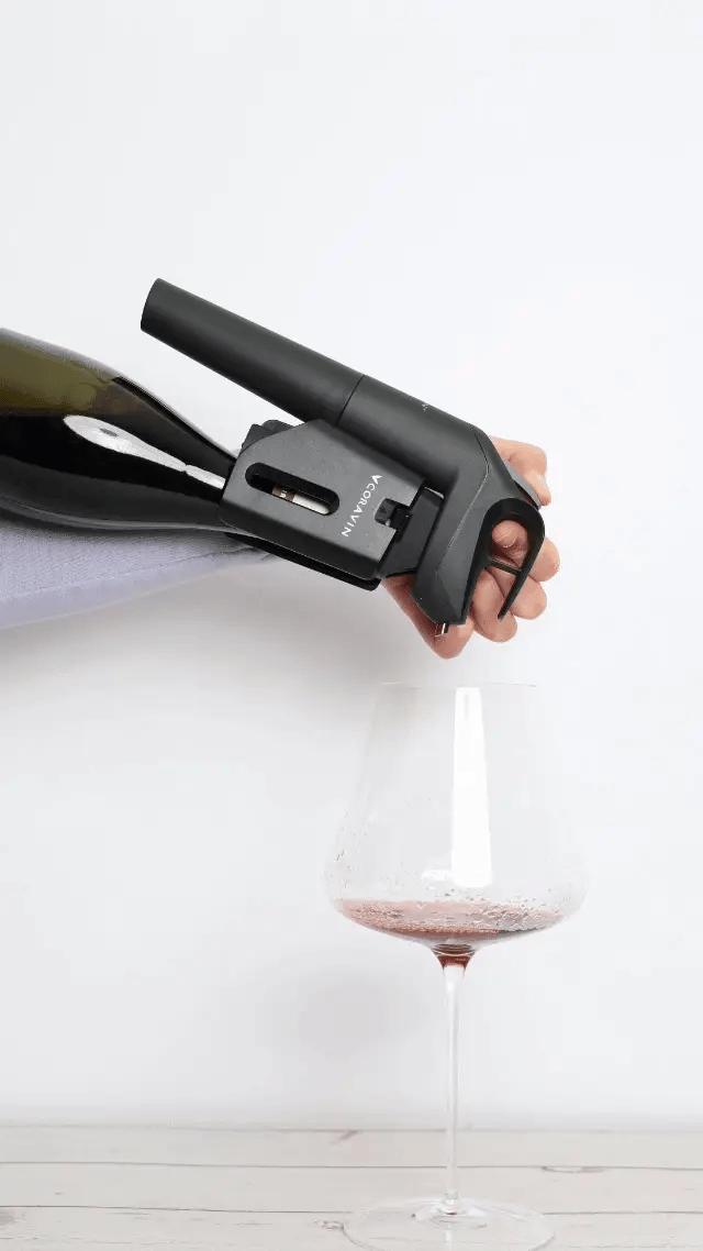 Schenken Sie den Wein ein